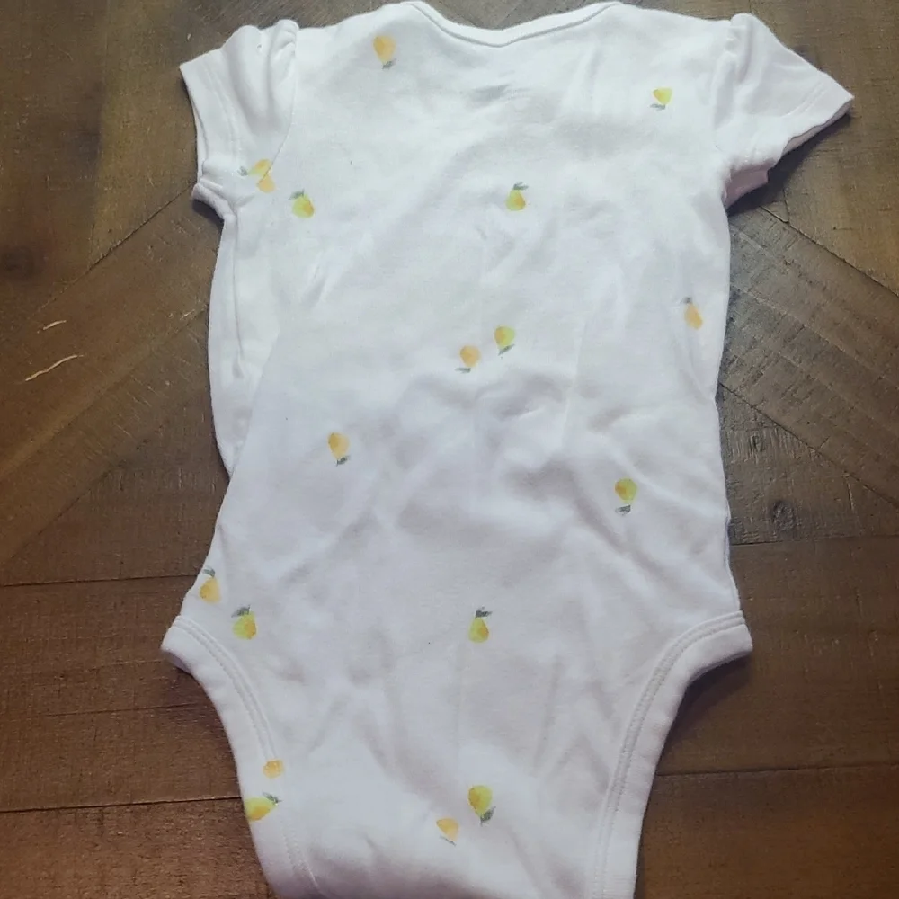 🐻 Carter's White Bodysuit with Yellow Print